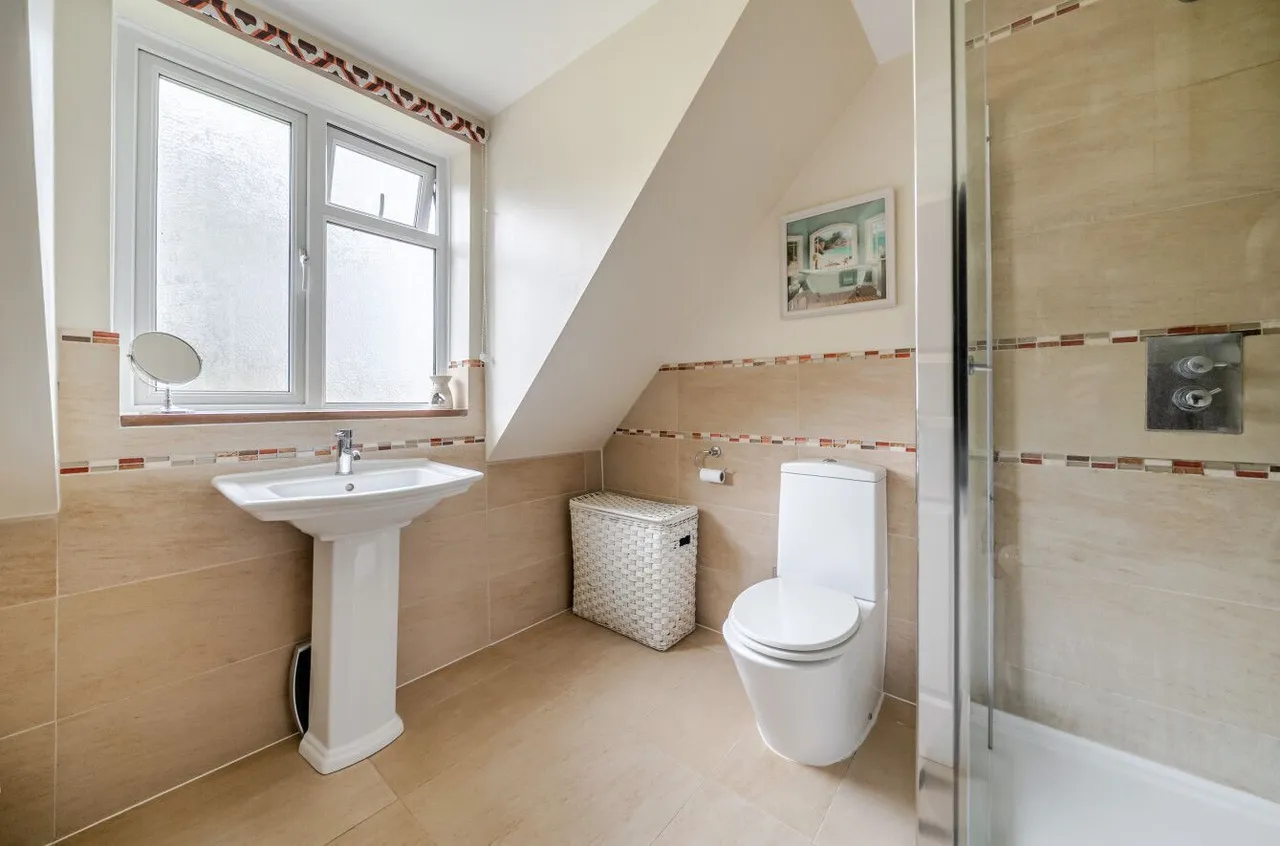 Coulston, BA13, photo 18