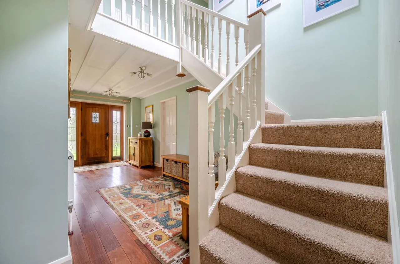 Coulston, BA13, photo 4