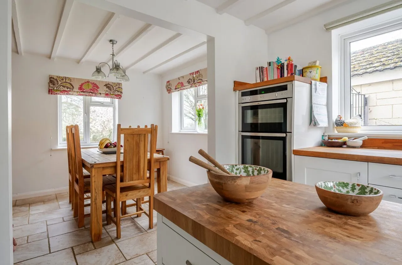 Coulston, BA13, photo 5