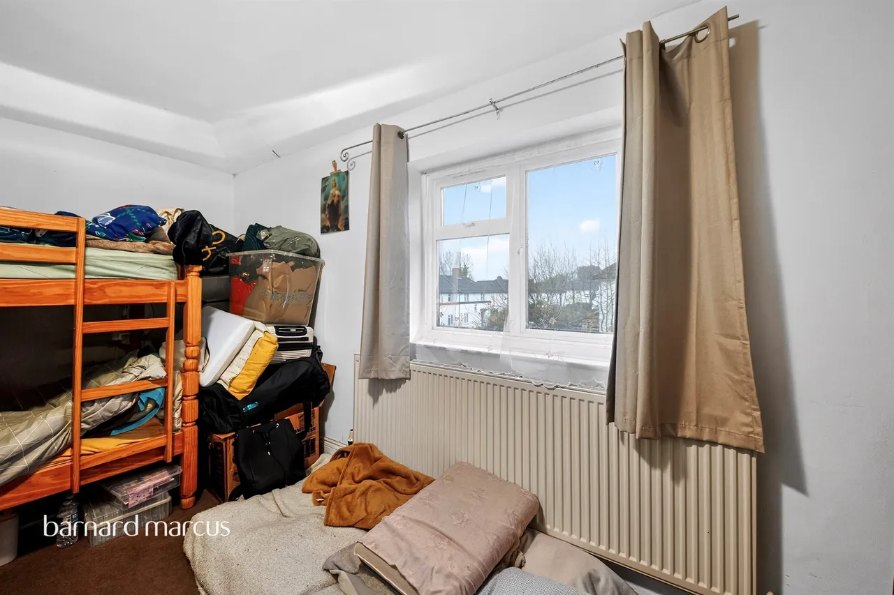 Barfield Avenue, London, photo 9
