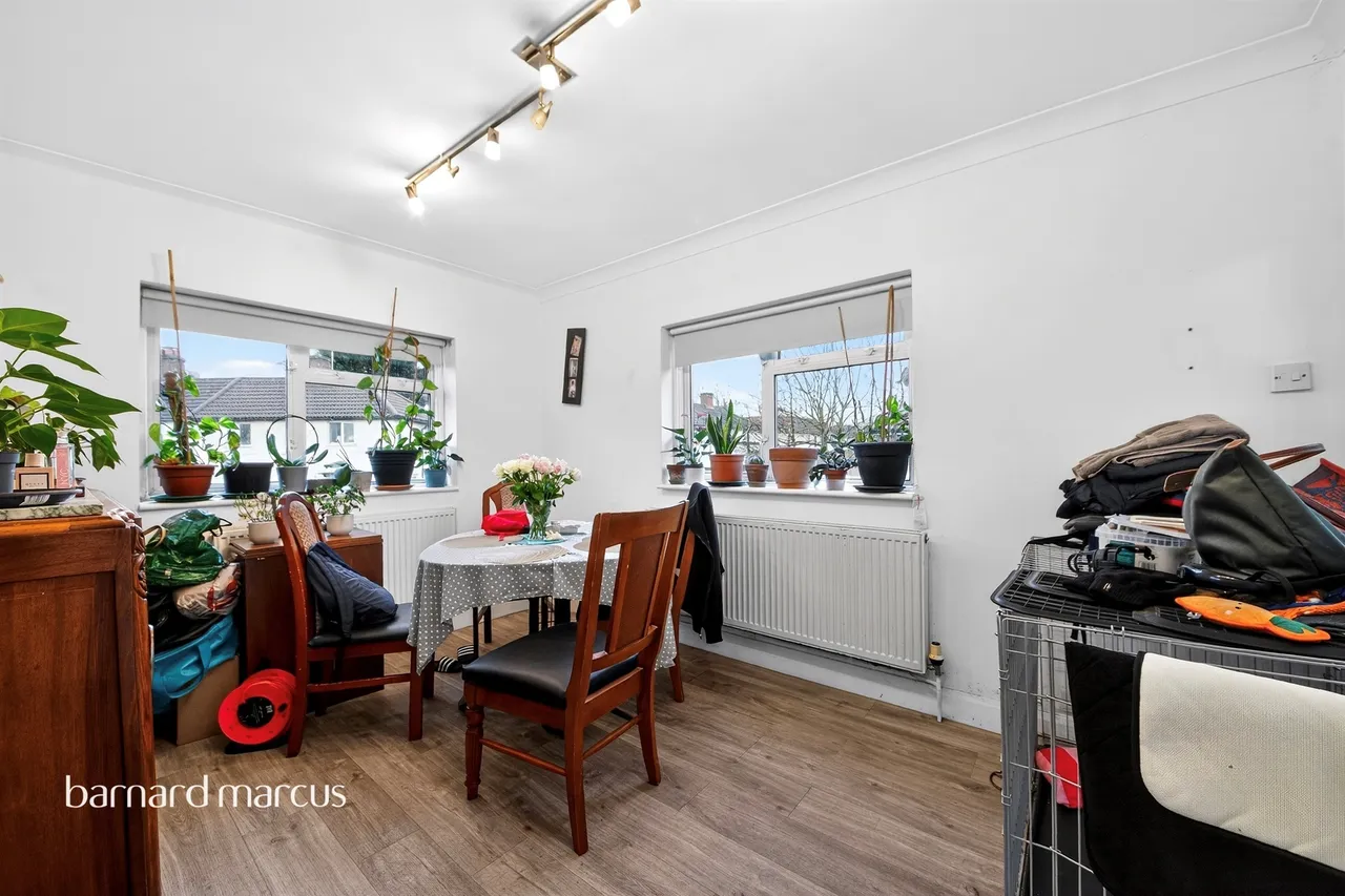 Barfield Avenue, London, photo 5