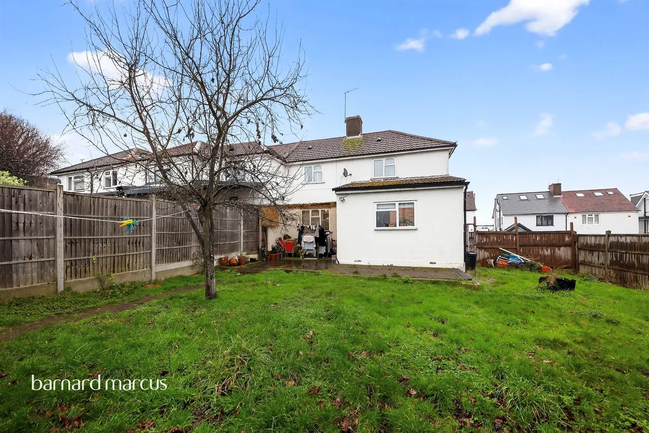 Barfield Avenue, London, photo 10