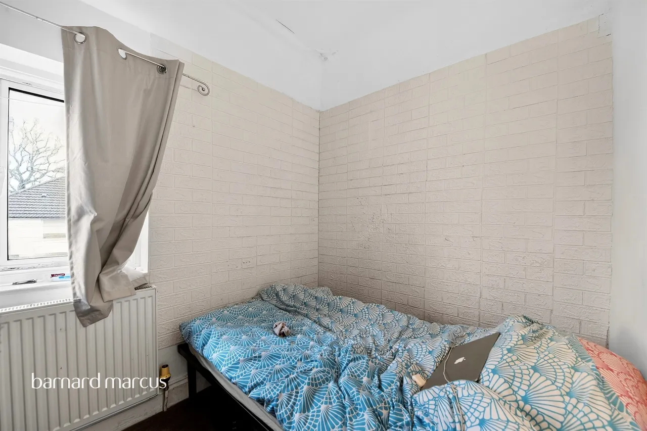 Barfield Avenue, London, photo 6