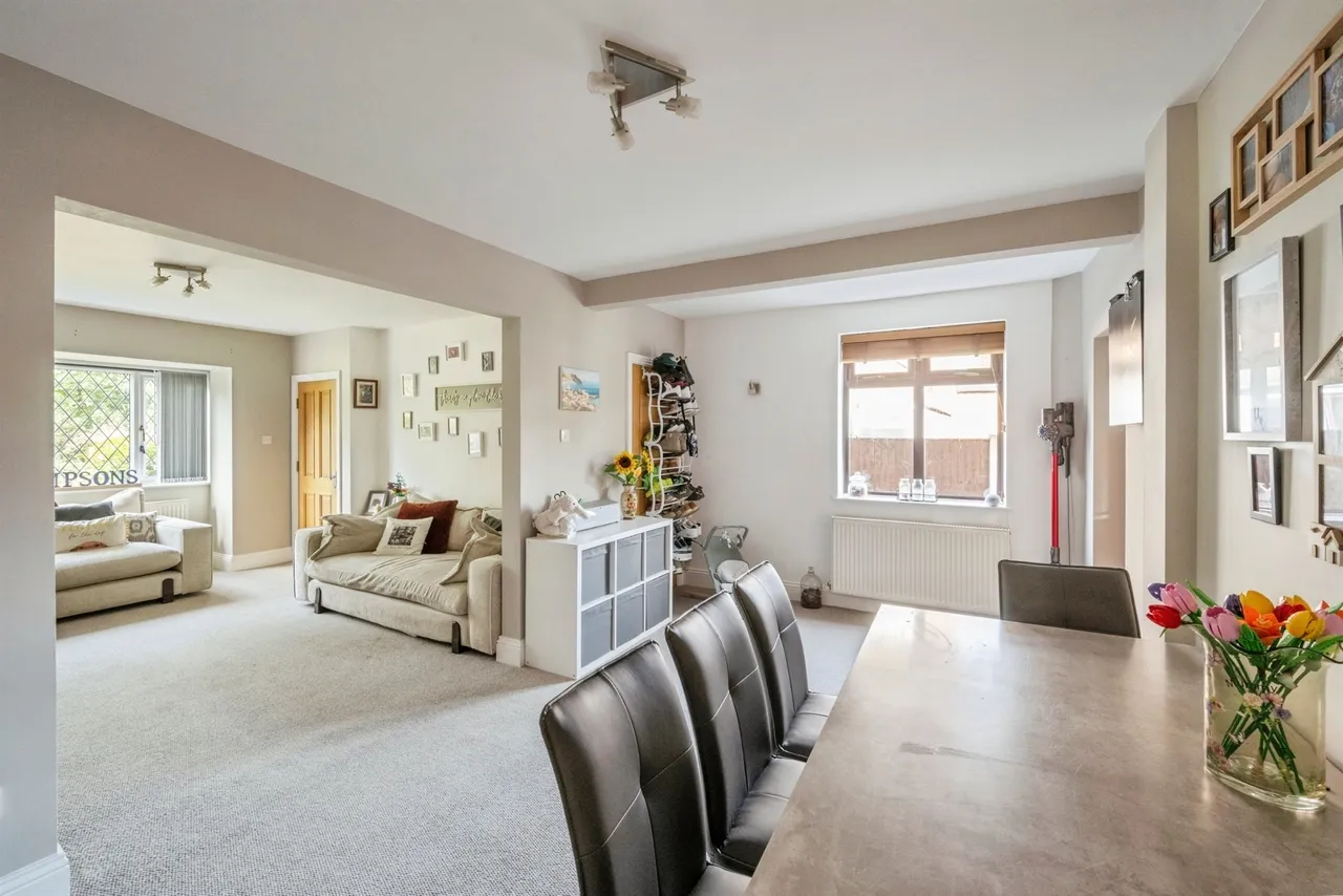Ansten Crescent, Cantley, DN4, photo 3