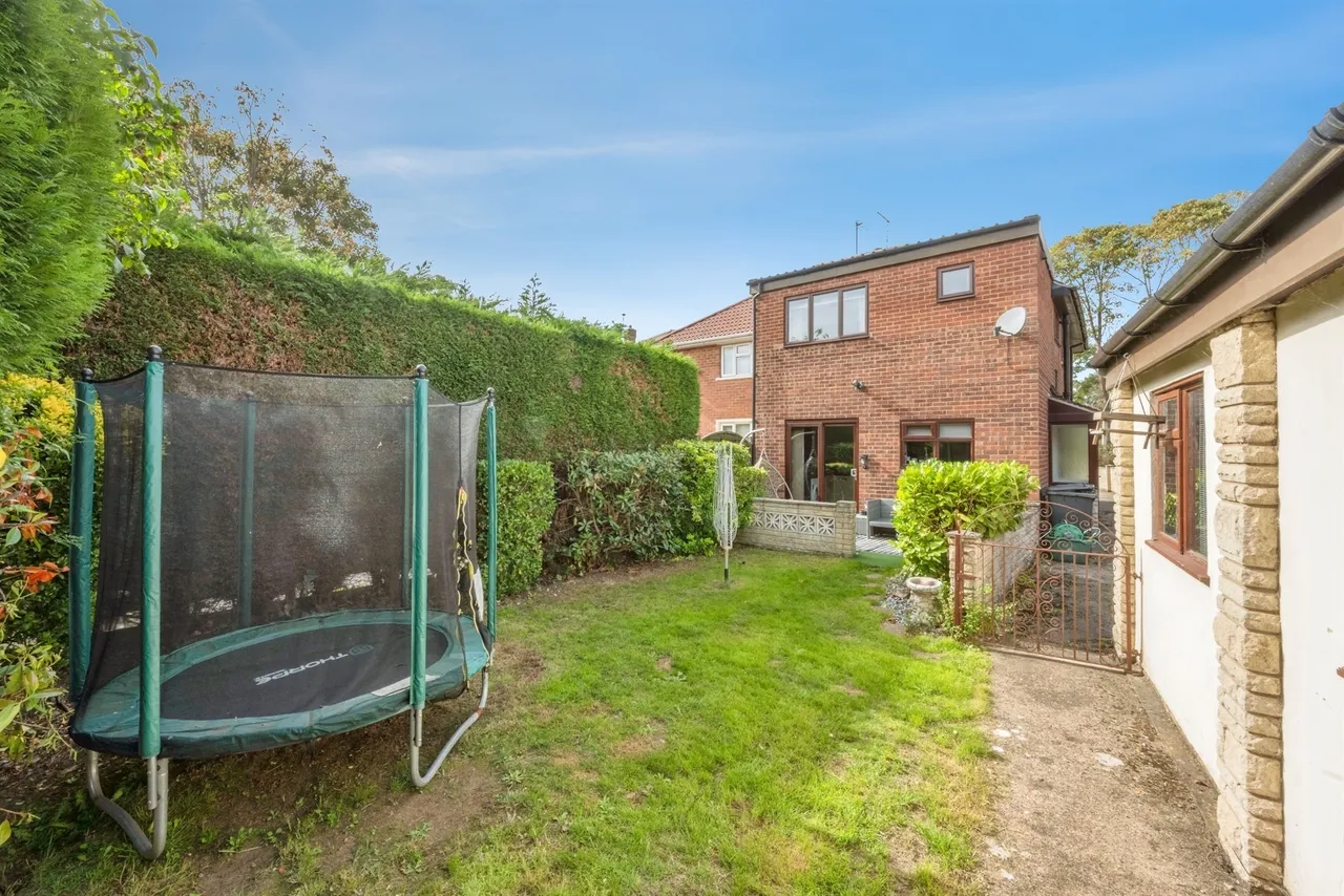 Ansten Crescent, Cantley, DN4, photo 16