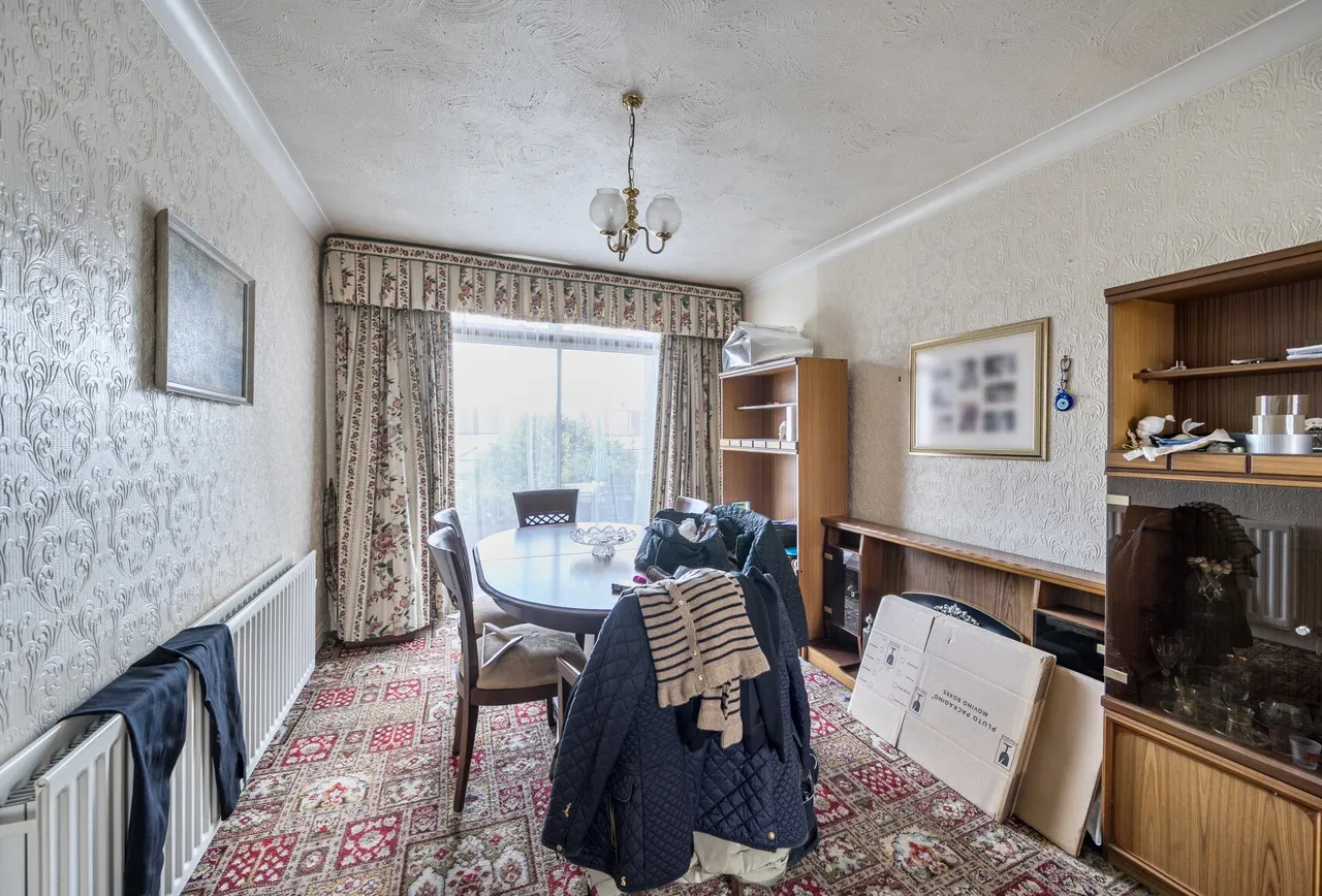 Holden Avenue, London, NW9 8HR, photo 3