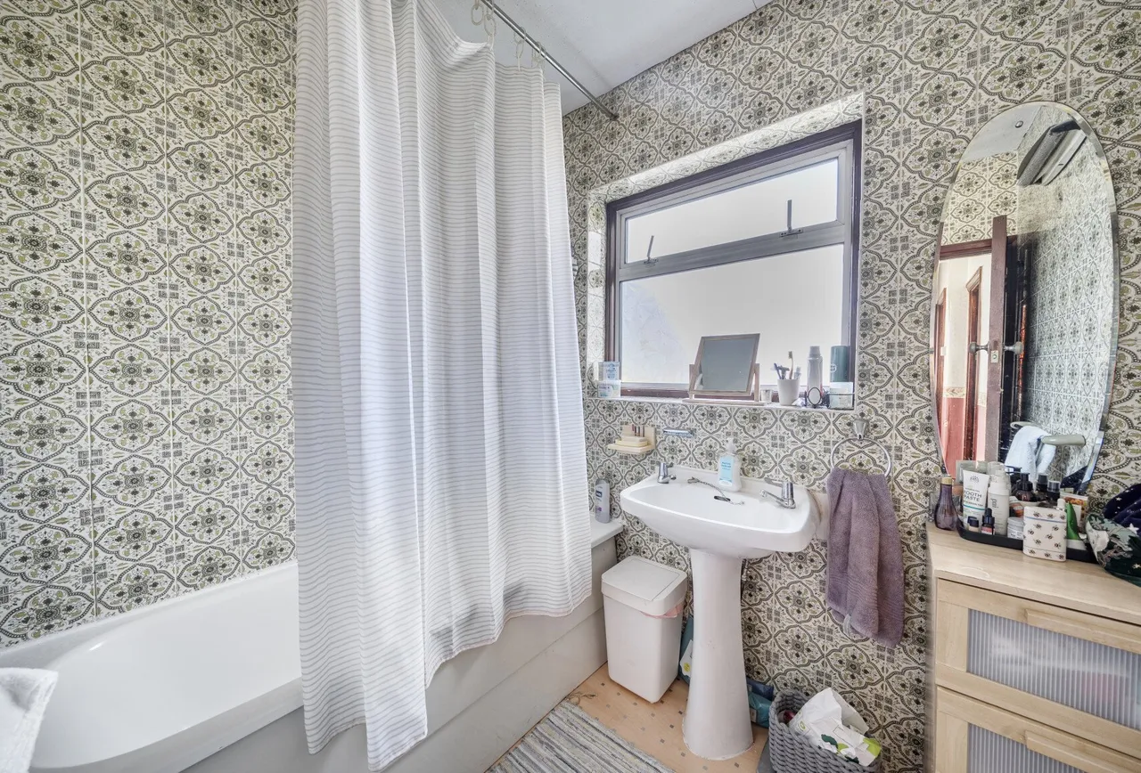 Holden Avenue, London, NW9 8HR, photo 10