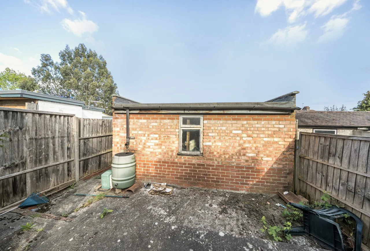 Holden Avenue, London, NW9 8HR, photo 11