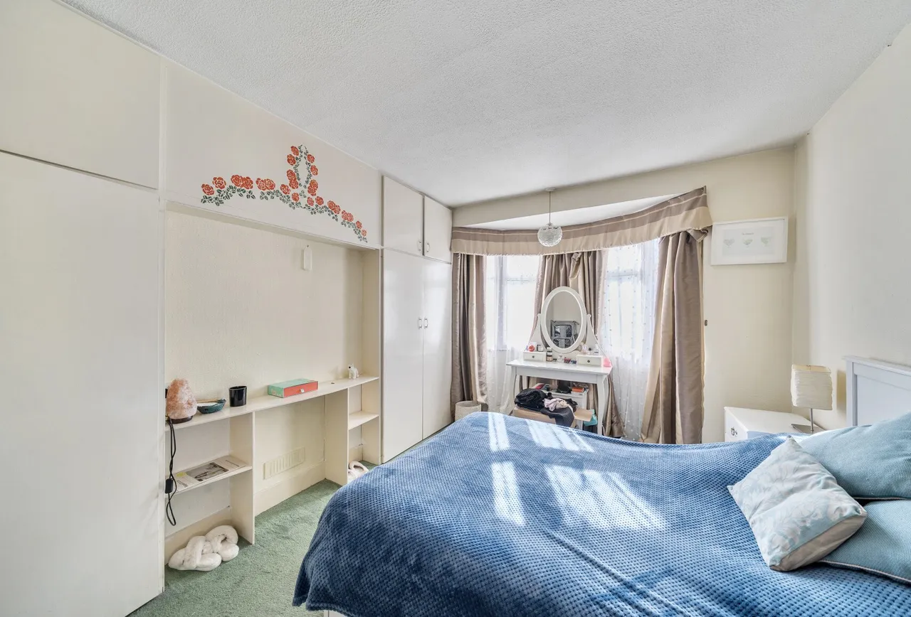 Holden Avenue, London, NW9 8HR, photo 6