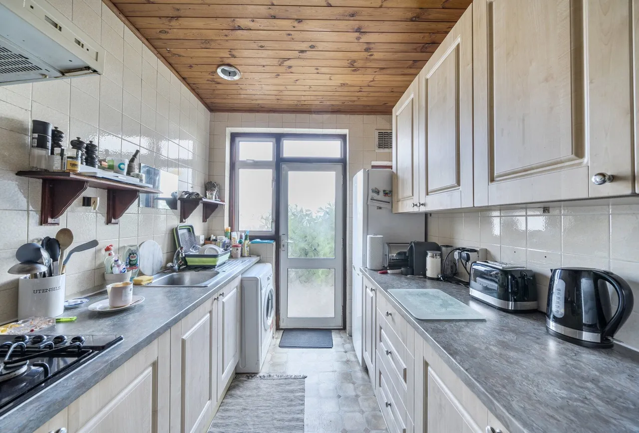 Holden Avenue, London, NW9 8HR, photo 5