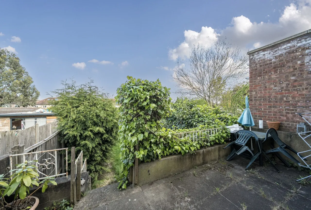 Holden Avenue, London, NW9 8HR, photo 4