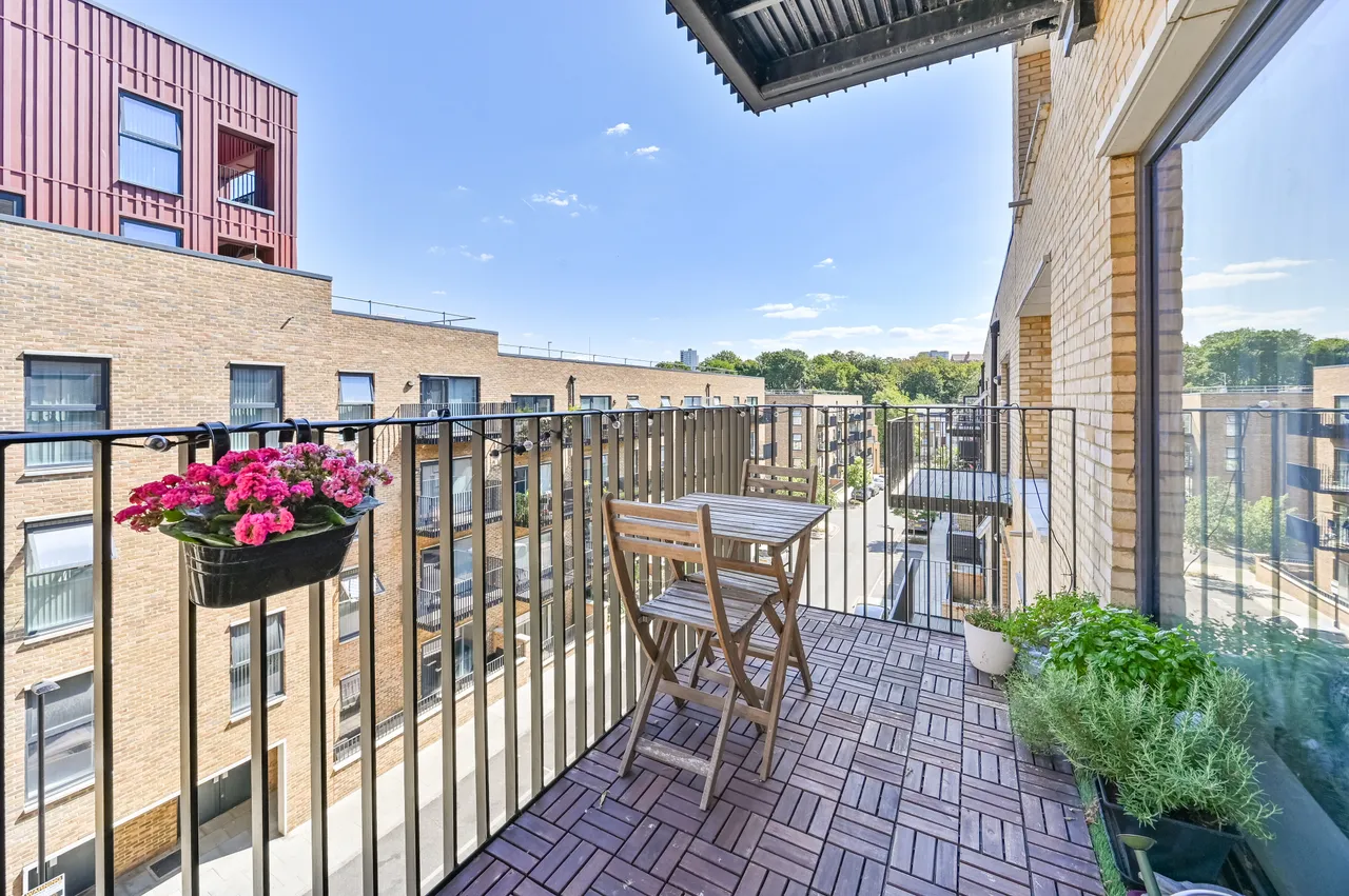 3 bed flat for sale — Flat 302, Austwick Court, LONDON