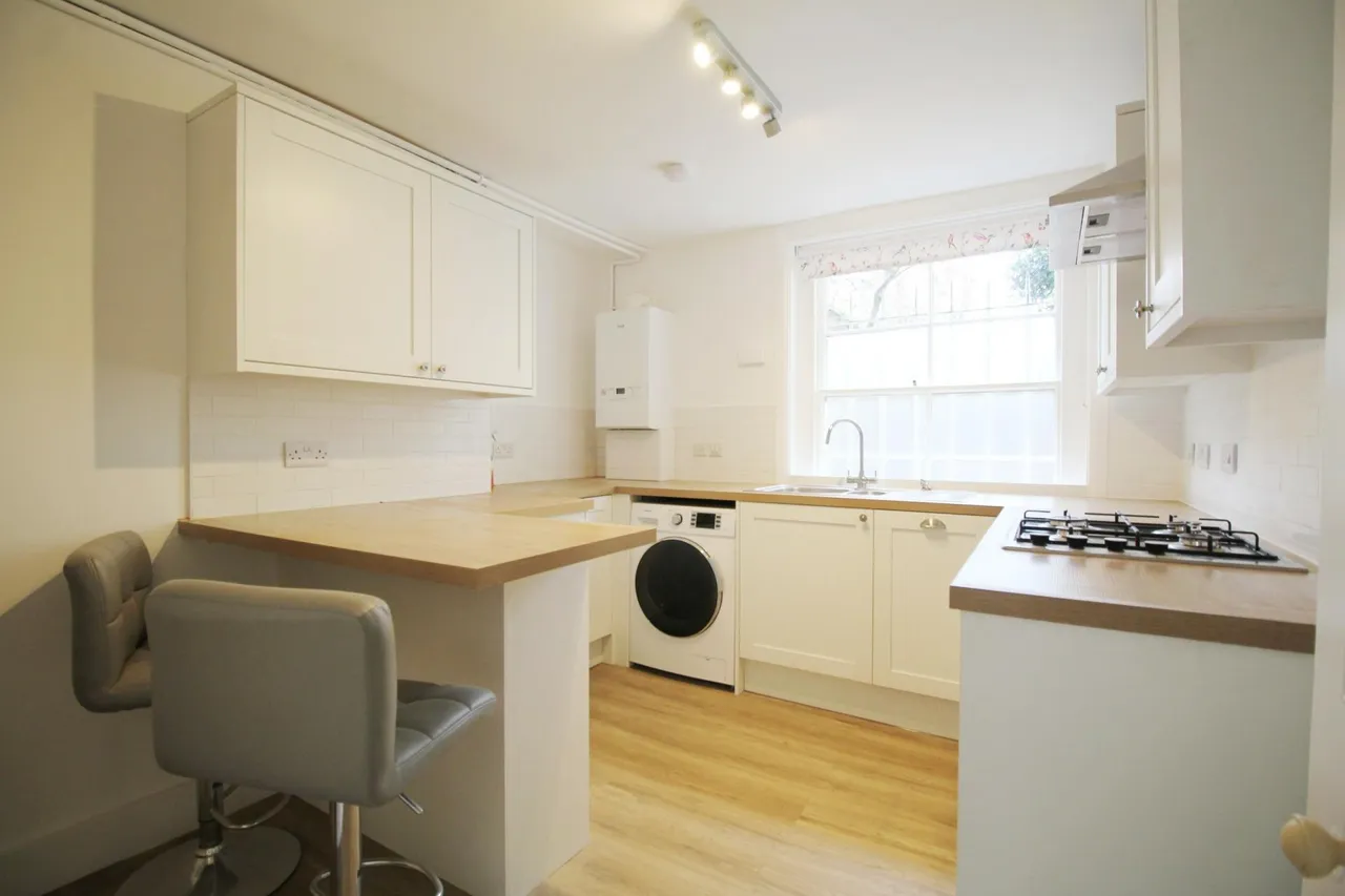 Battledown Approach, Cheltenham, GL52, photo 2