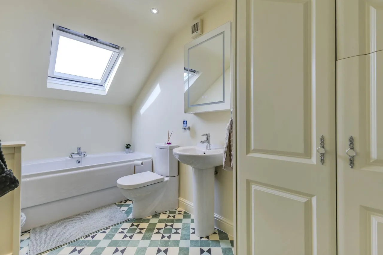 Emmott View, Leeds, LS19, photo 13