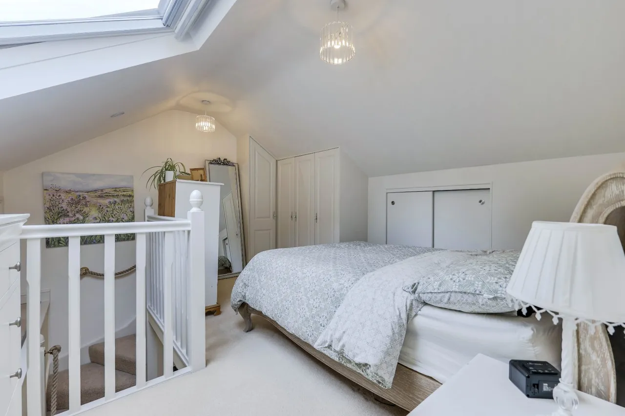 Emmott View, Leeds, LS19, photo 11