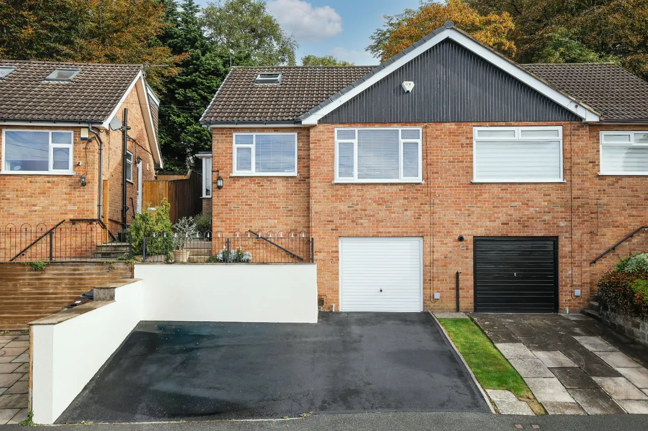 2 bed house for sale, Emmott View, Leeds, LS19