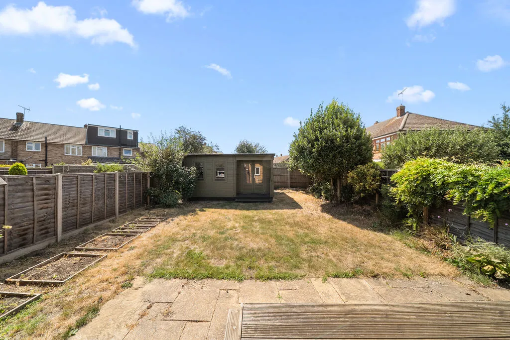 Godley Road, Byfleet KT14 7EP, photo 2