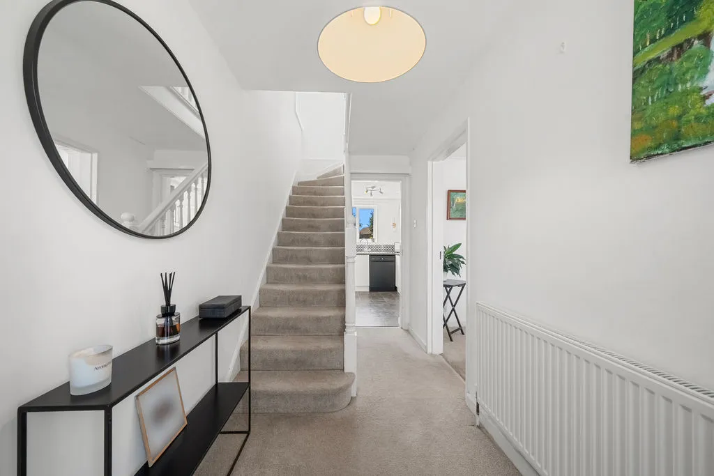 Godley Road, Byfleet KT14 7EP, photo 6