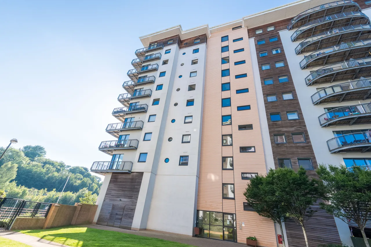 2 bed flat to rent — Picton, Victoria Wharf