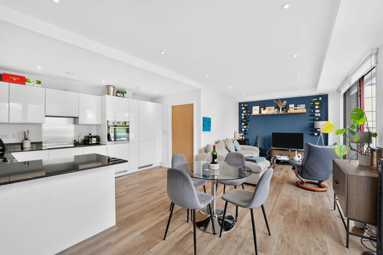 Knaresborough Drive, London, SW18, photo 11