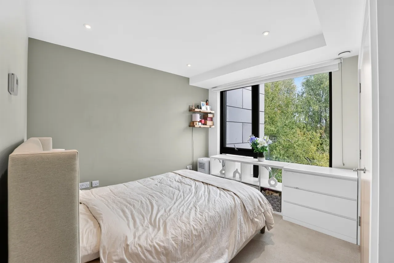Knaresborough Drive, London, SW18, photo 8