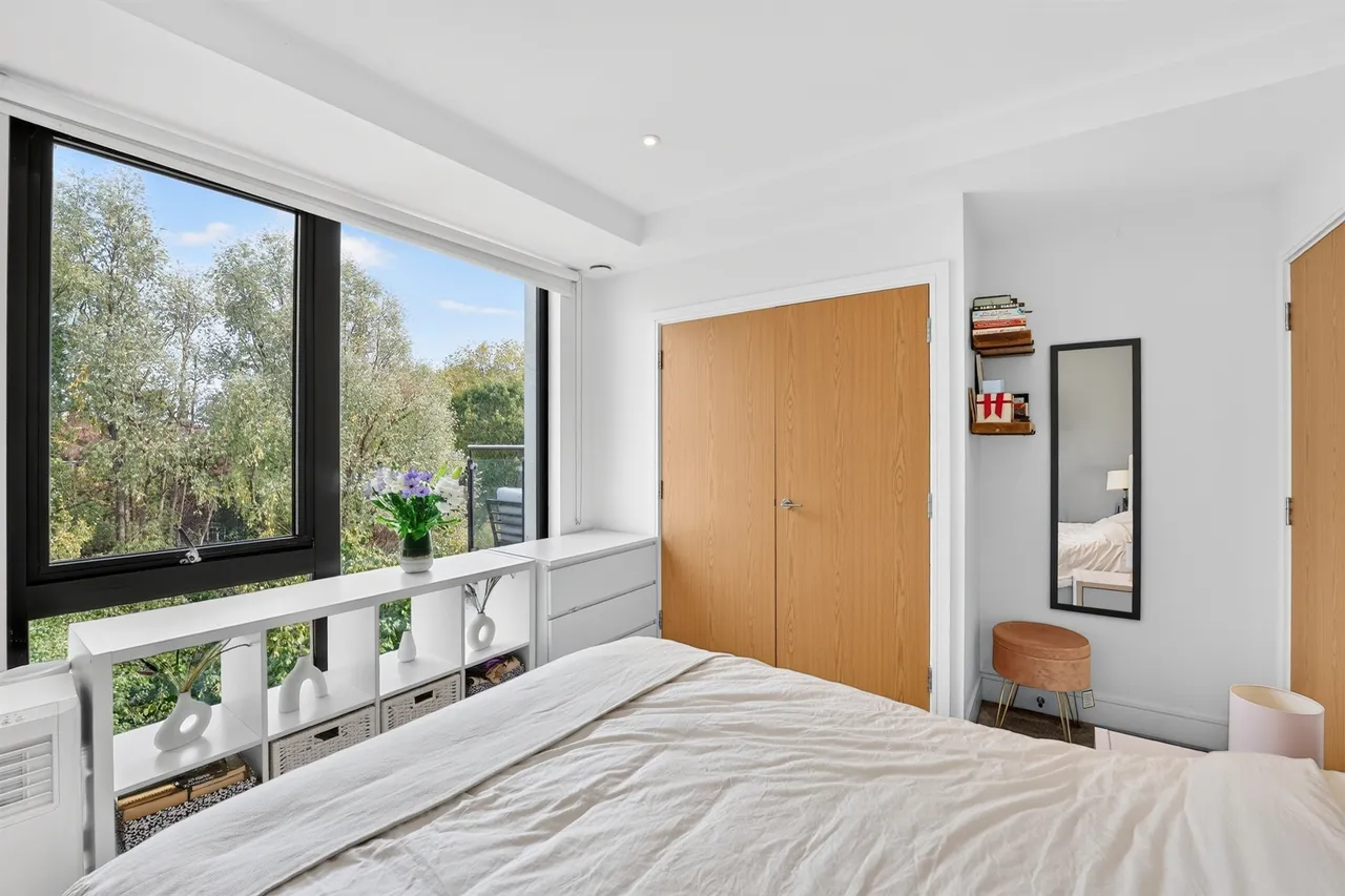 Knaresborough Drive, London, SW18, photo 13