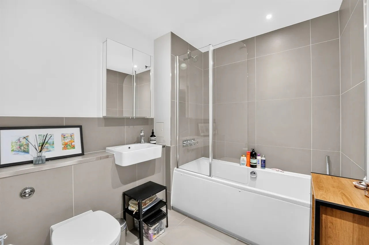 Knaresborough Drive, London, SW18, photo 10