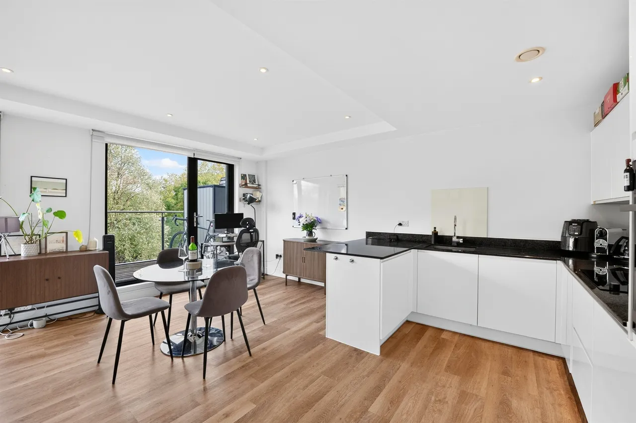 Knaresborough Drive, London, SW18, photo 12
