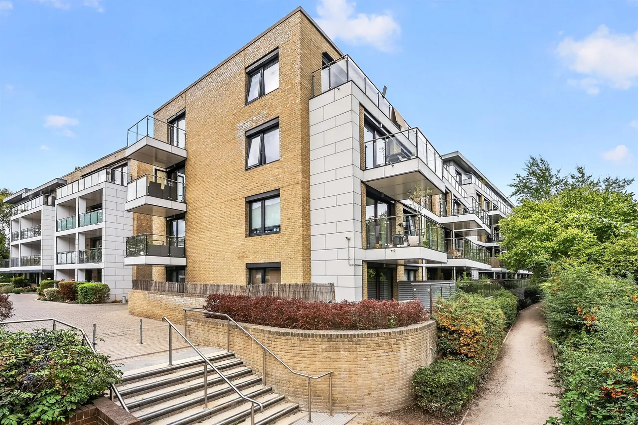 Knaresborough Drive, London, SW18, photo 9