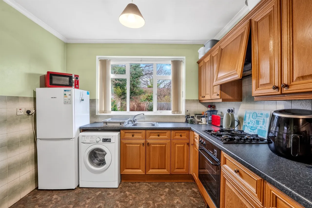 Glastonbury Road, MORDEN, photo 5