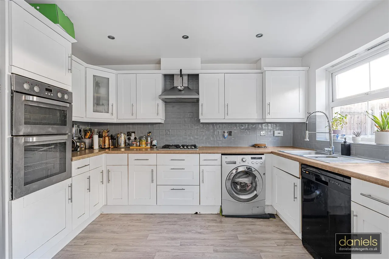 Compton Avenue, Wembley, HA0, photo 3