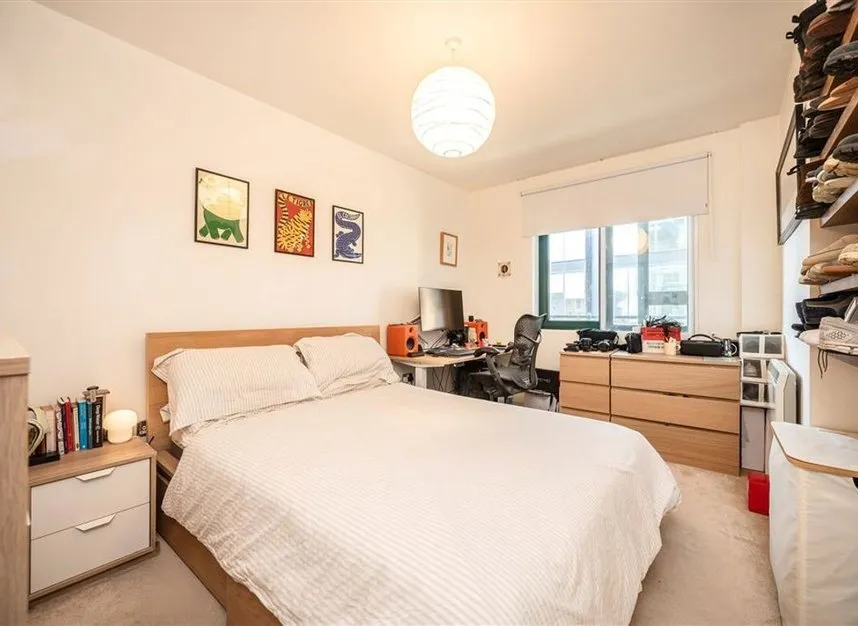 Mansell Street, Aldgate East, E1, photo 3