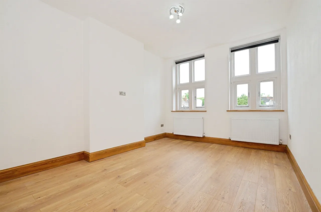 High Street, Bushey, photo 6