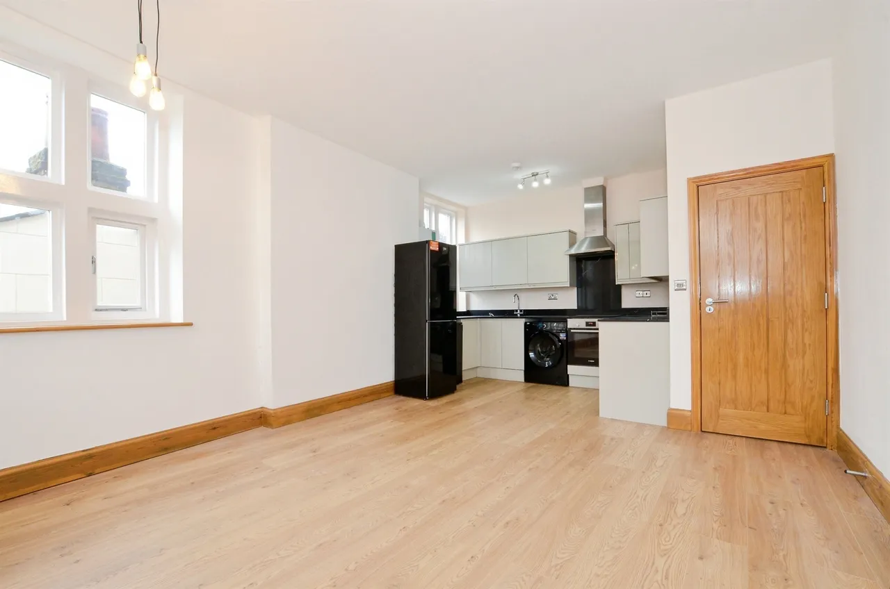 High Street, Bushey, photo 8