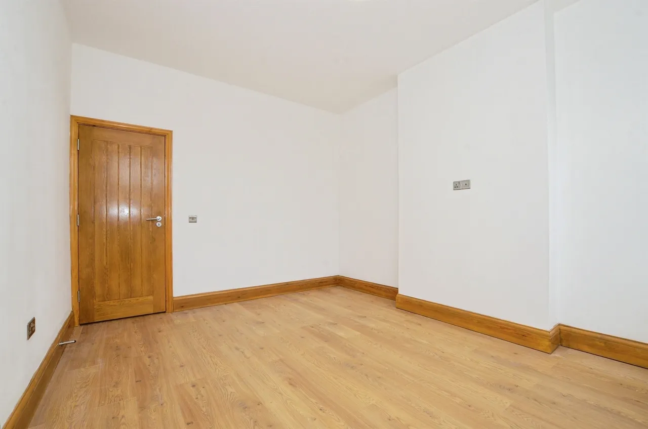 High Street, Bushey, photo 7