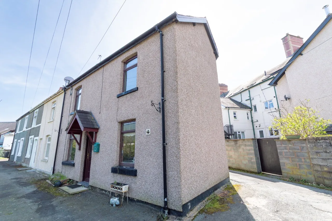 3 bed house for sale, Railway Terrace, Llanrwst, LL26
