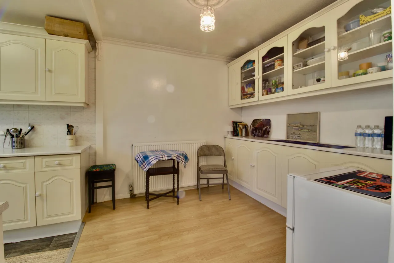 Petersfield Avenue, Romford, RM3 9PH, photo 8