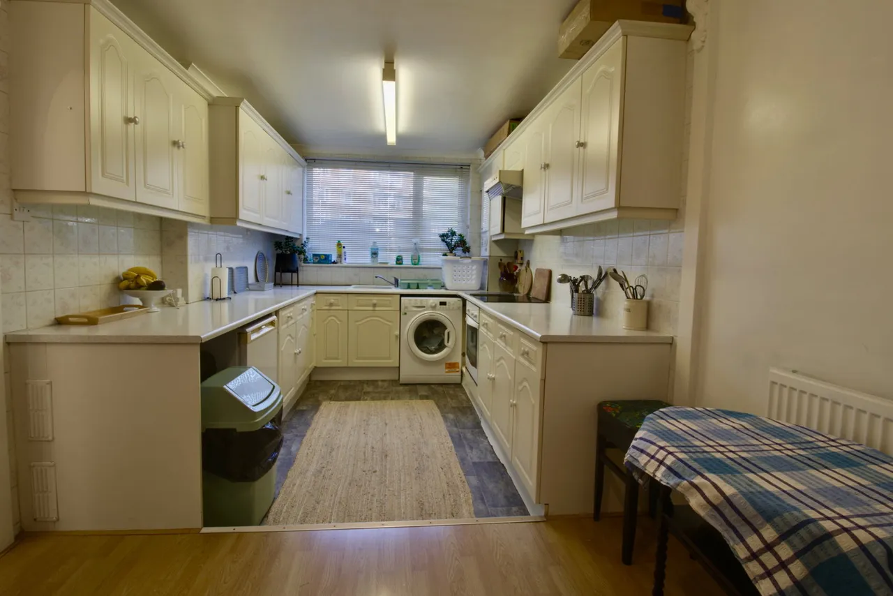 Petersfield Avenue, Romford, RM3 9PH, photo 7