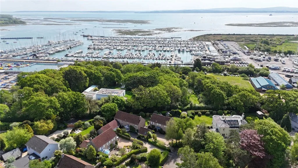 Lymington, Hampshire, photo 3