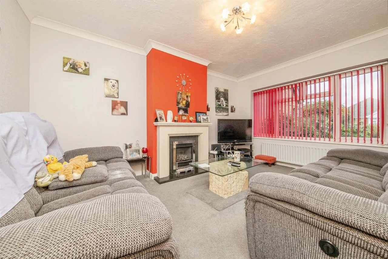 2 bed house for sale, Woodrows Lane, Clacton-On-Sea, CO16