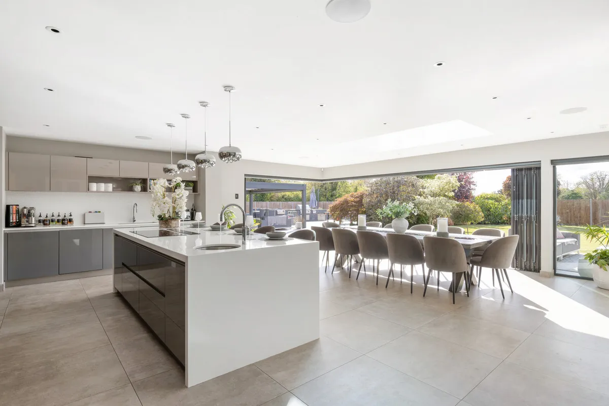 Highfield Road, TW16, photo 2