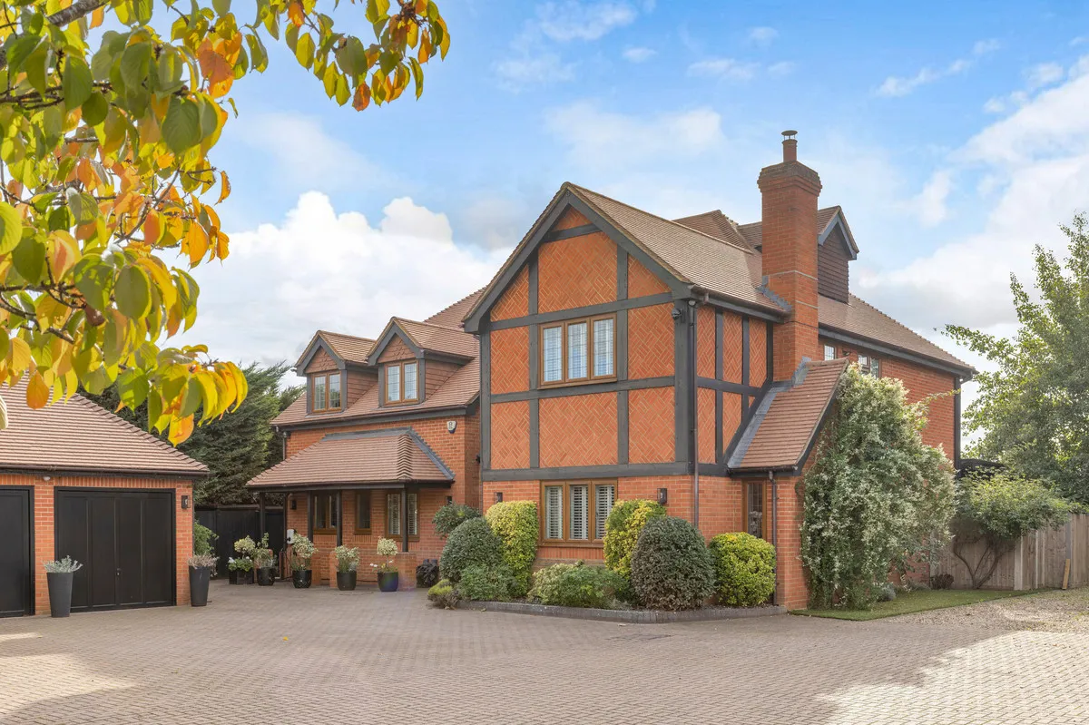 6 bed house for sale, Highfield Road, TW16