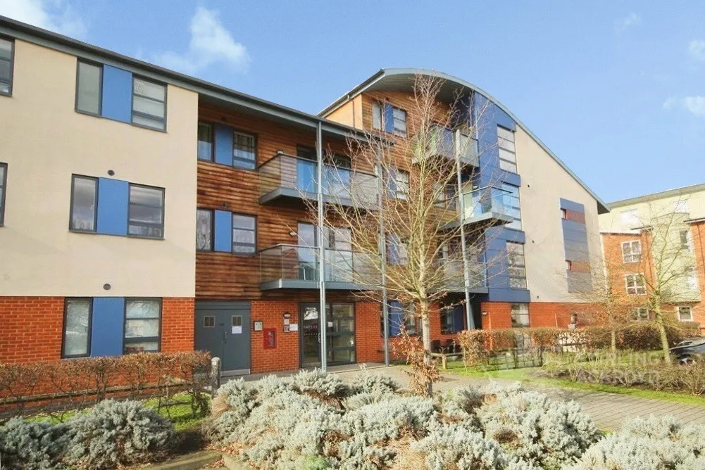 1 bed flat to rent, Pretoria Road, Chertsey, KT16