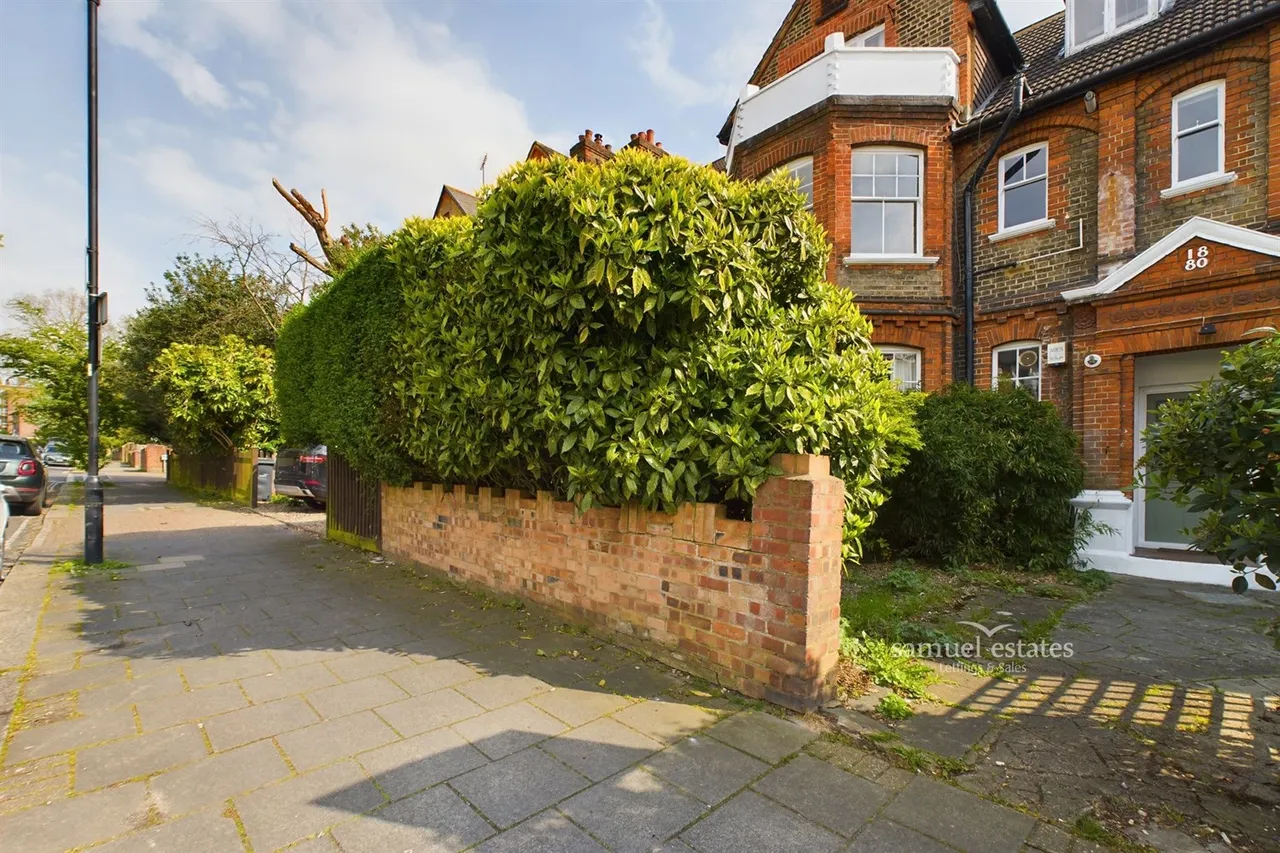 London, Greater London, SW2 4XF, photo 7