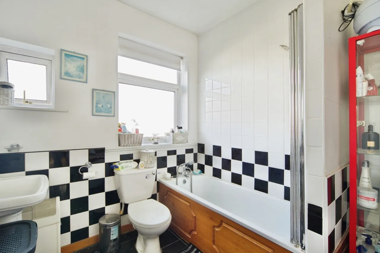 Greenway Avenue, Walthamstow, London, E17, photo 13