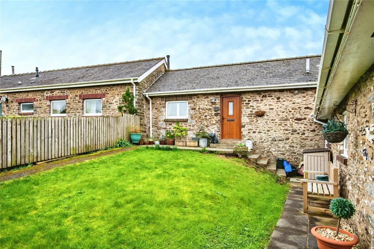 1 bed house for sale, Honeyborough Road, Neyland, SA73