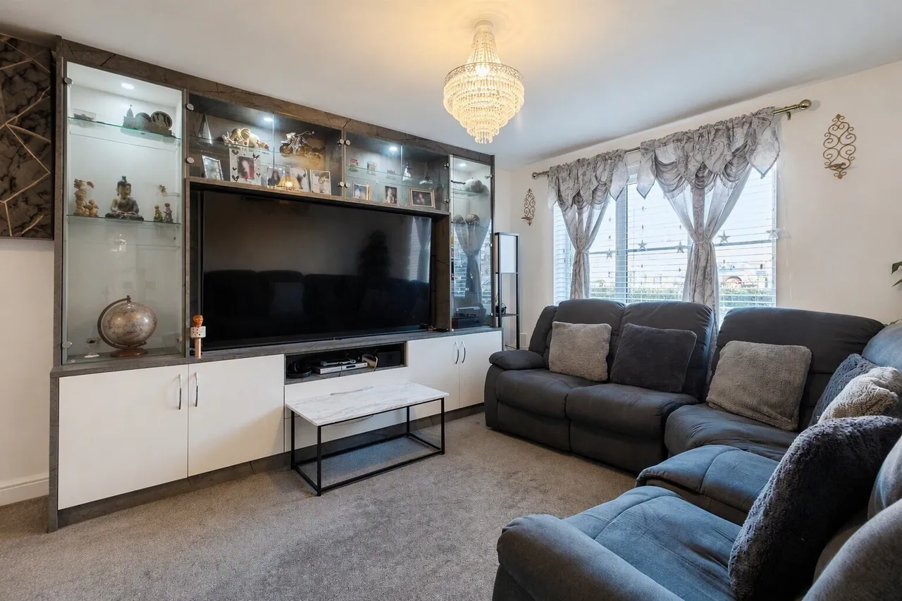 Academy Drive, Northampton, photo 2