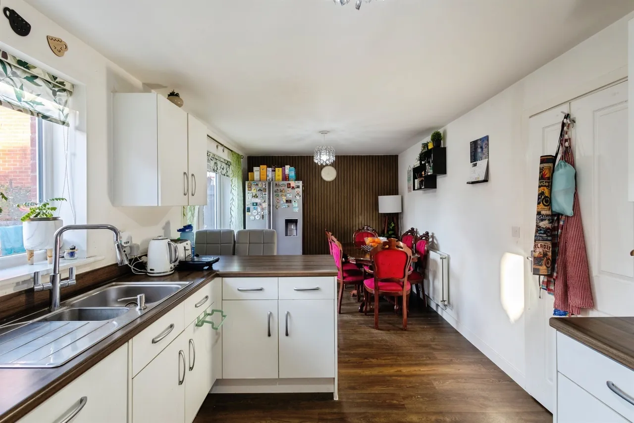 Academy Drive, Northampton, photo 5