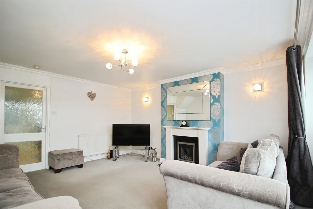 Willow Garth Avenue, LEEDS, photo 5