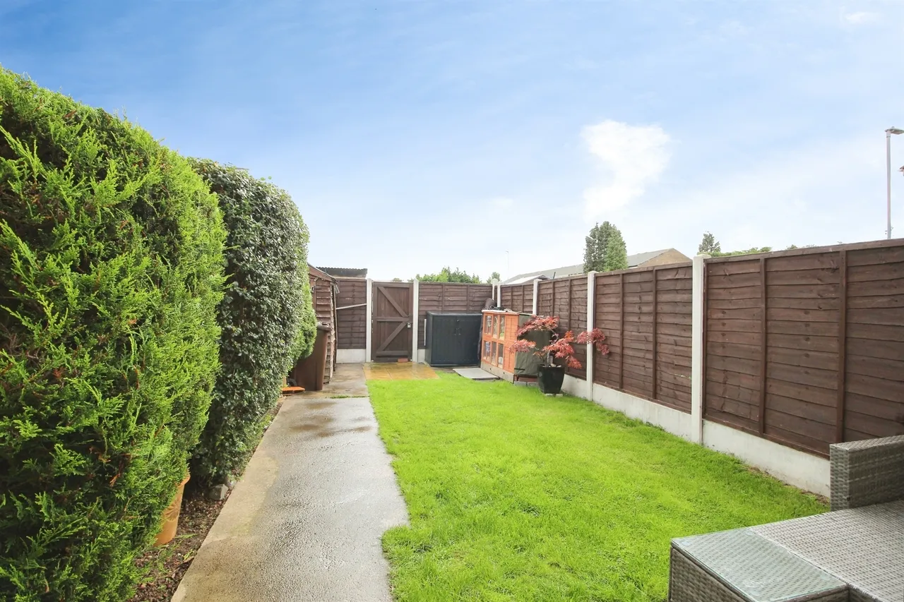 Willow Garth Avenue, LEEDS, photo 11